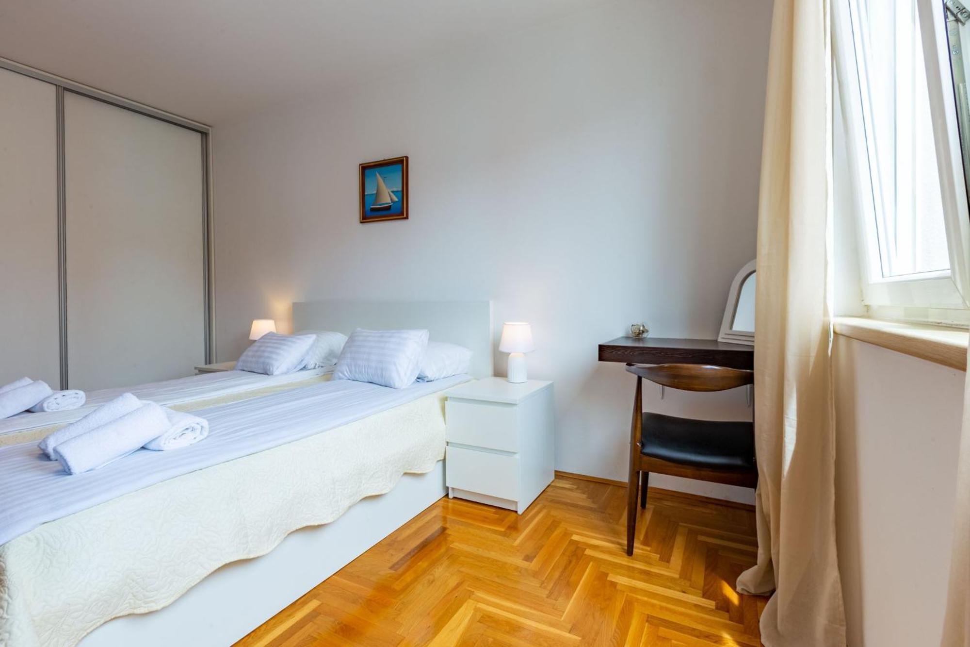 Amarena Studio With Parking Zadar Bagian luar foto